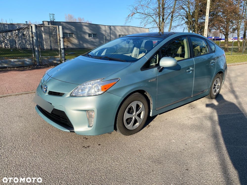 Toyota Prius (Hybrid) Executive - 12
