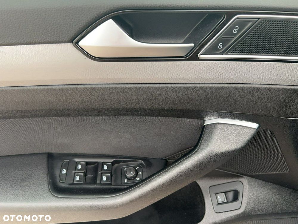 Volkswagen Passat - 14