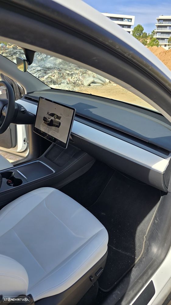 Tesla Model Y Performance Dual Motor AWD - 12