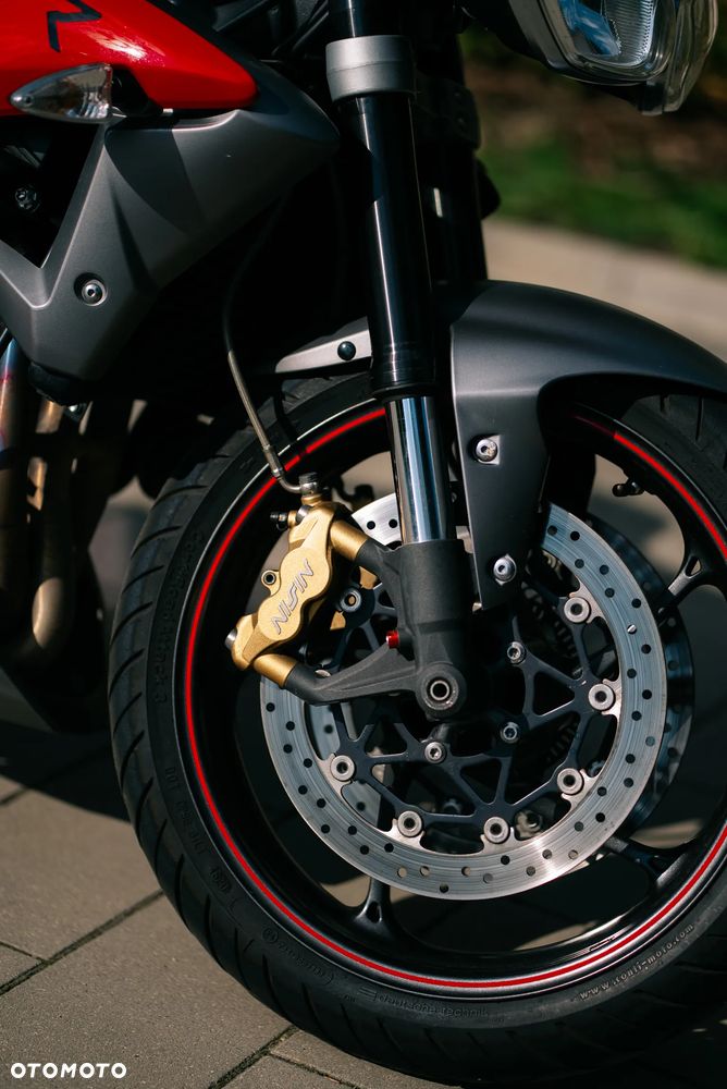 Triumph Street Triple - 4