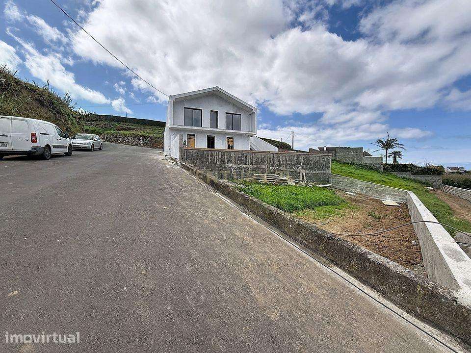 Moradia 3 quartos e dois WC´s com Vista Mar e Campo - Grande imagem: 4/19