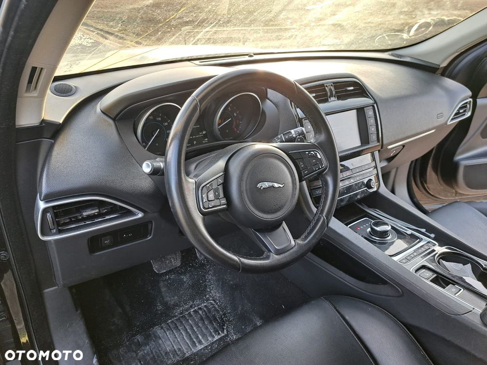 Jaguar F-Pace - 17