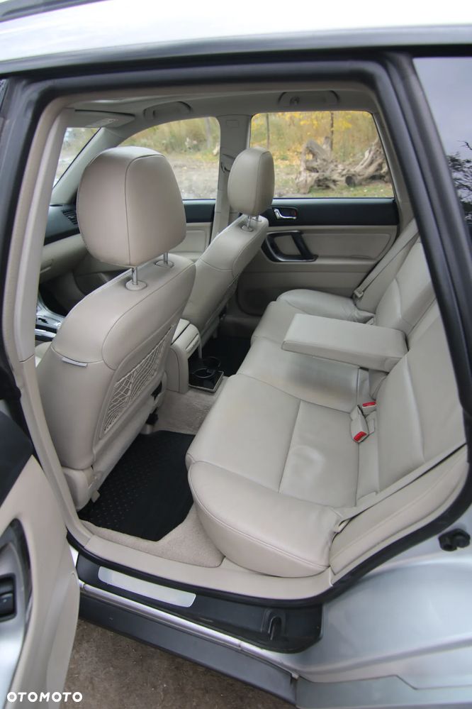 Subaru Outback Legacy 3.0RE NAV/NSE - 12