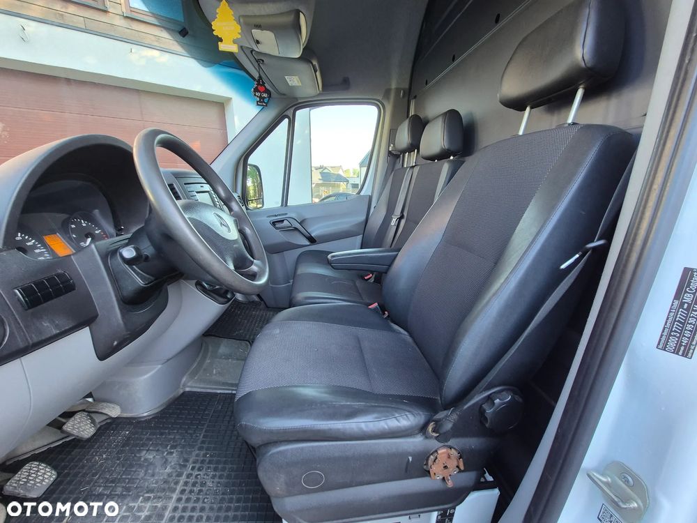Mercedes-Benz Sprinter - 14
