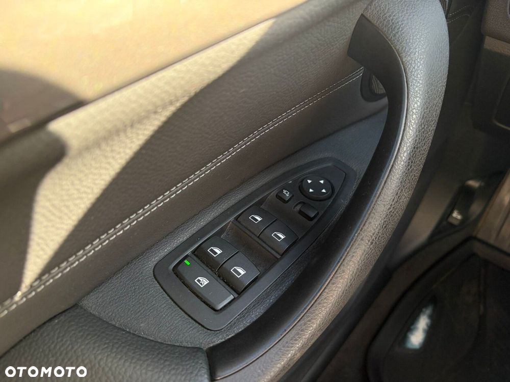 BMW X1 sDrive18i xLine - 19