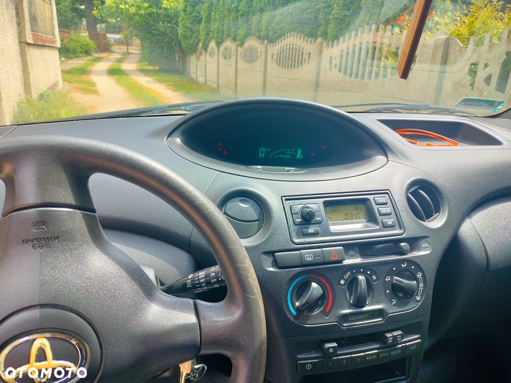 Toyota Yaris - 4