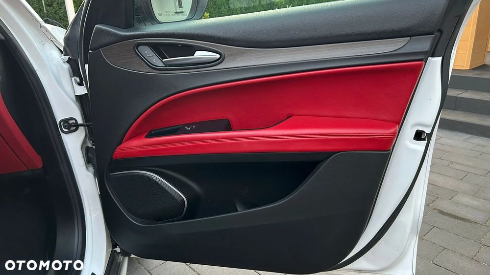 Alfa Romeo Stelvio 2.0 Turbo 16V AT8-Q4 Executive - 17