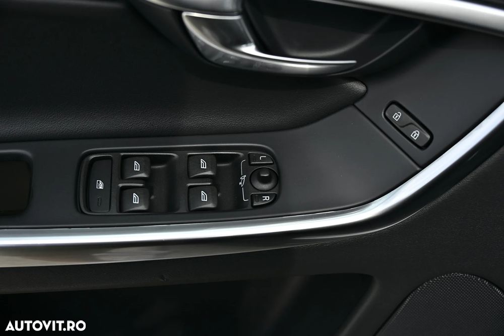Volvo XC 60 D5 AWD Geartronic Ocean Race - 23