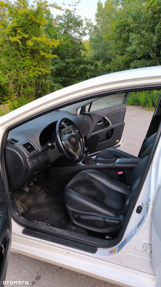 Toyota Avensis 2.0 D-4D Premium - 20