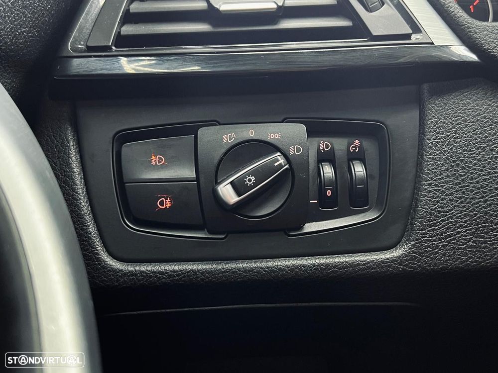 BMW 318 d Line Sport - 32