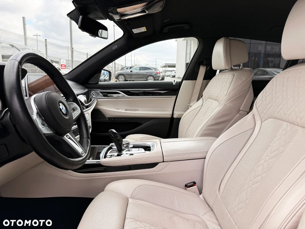 BMW Seria 7 750i xDrive - 30