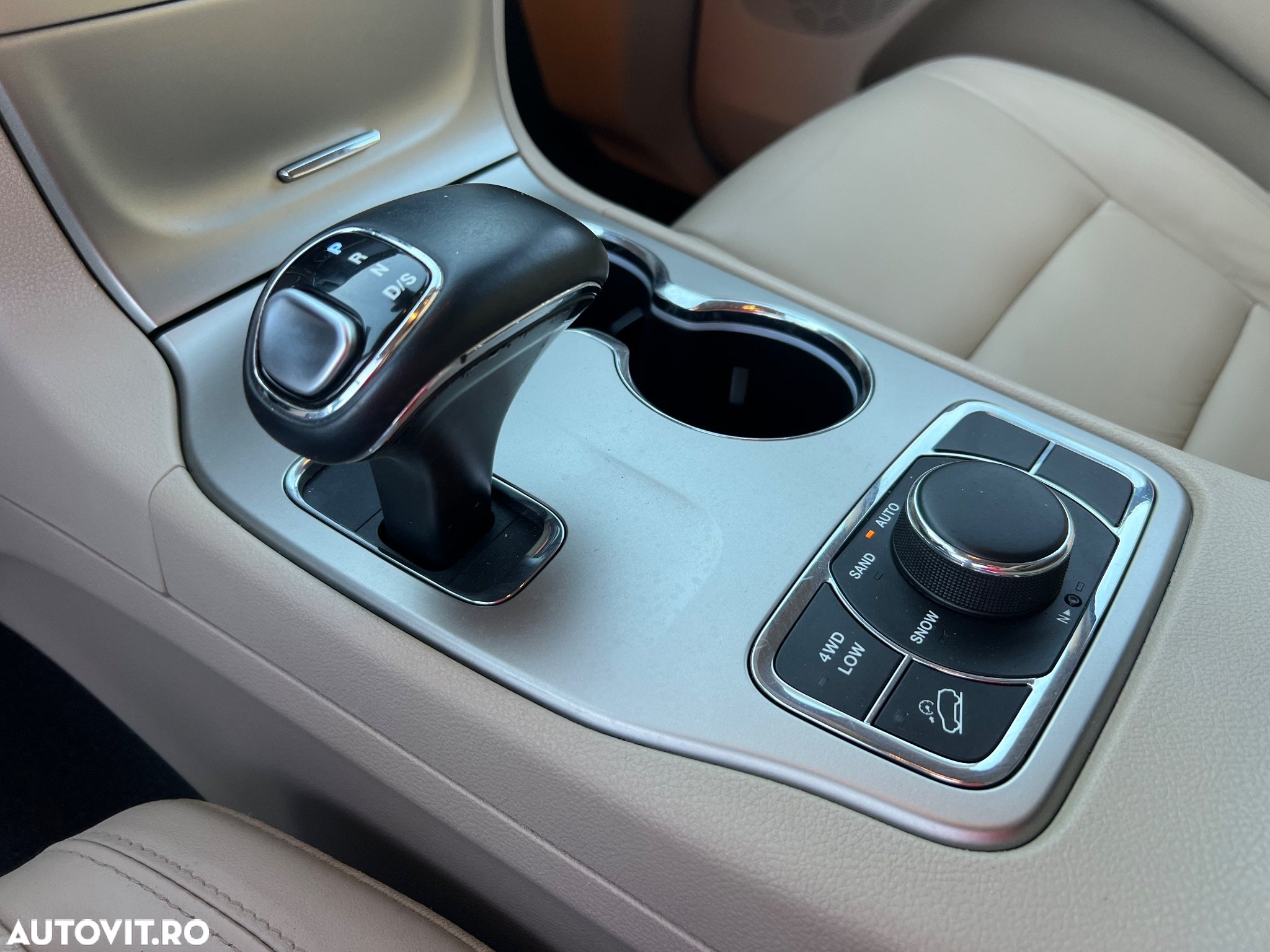 Jeep Grand Cherokee - 19
