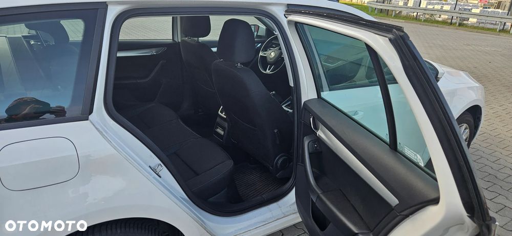 Skoda Octavia ver-iii-kombi-17--20 - 14