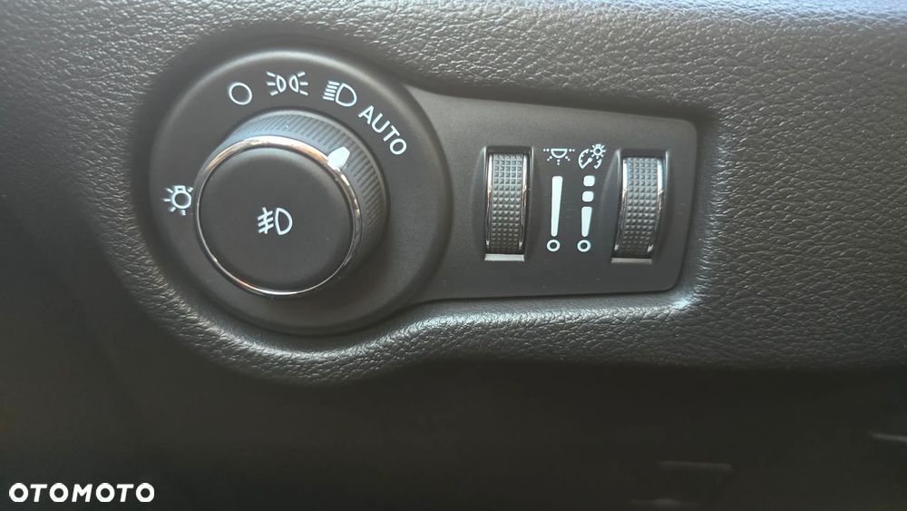 Chrysler Pacifica - 17