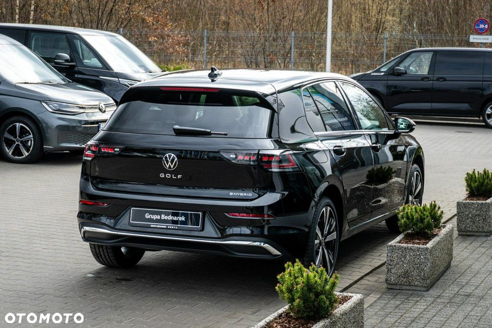 Volkswagen Golf - 10