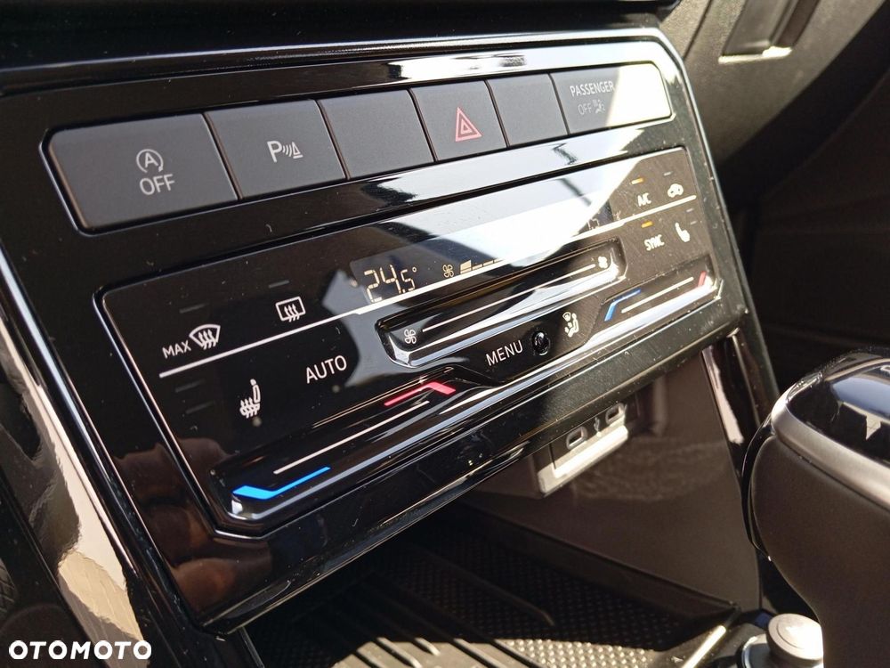 Volkswagen T-Cross - 24