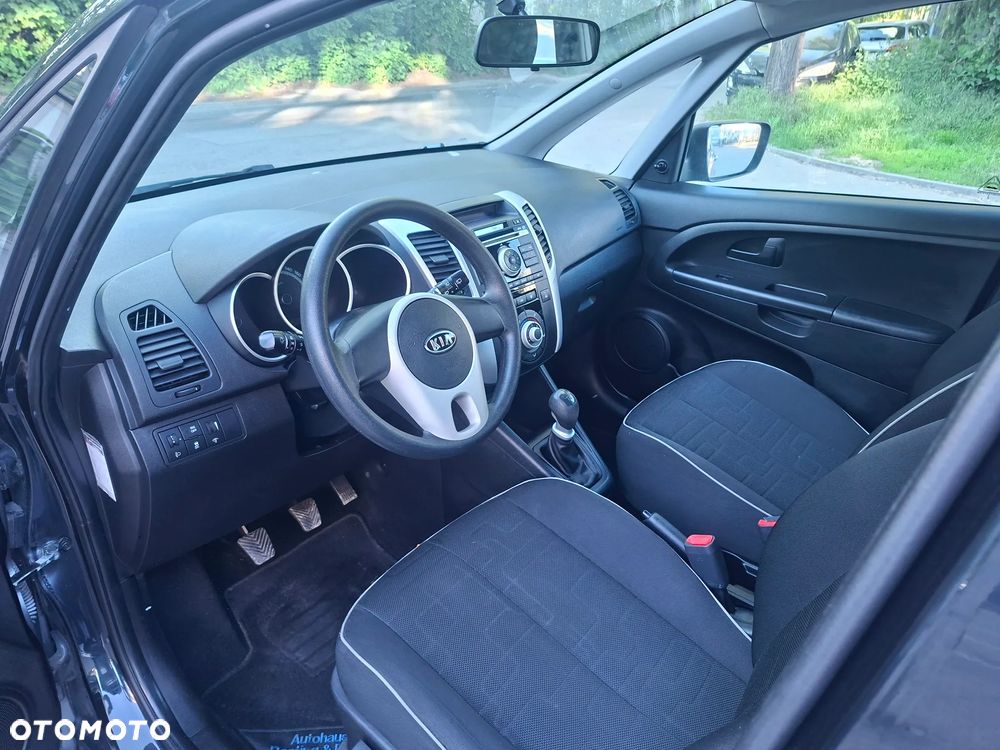 Kia Venga 1.6 L - 10