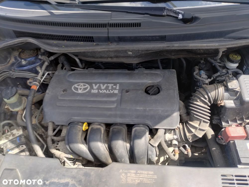 Toyota Corolla Verso 1.8 Premium + 7os - 18