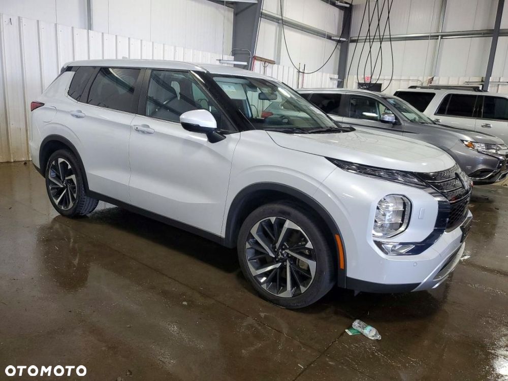 Mitsubishi Outlander - 4