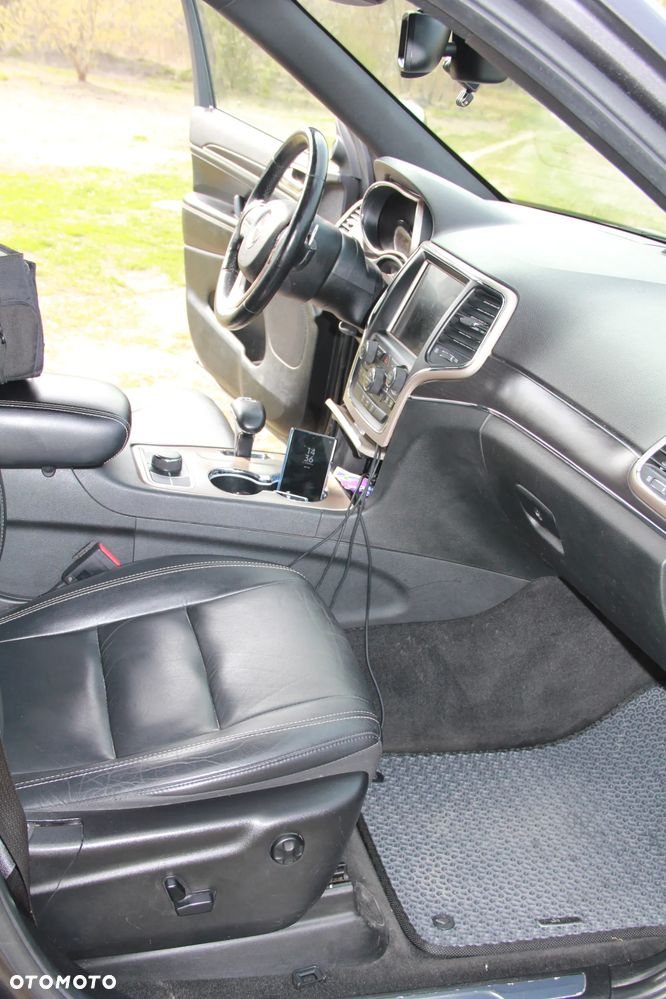 Jeep Grand Cherokee - 30