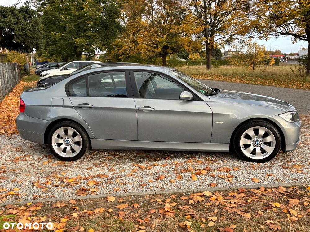 BMW Seria 3 320i - 4
