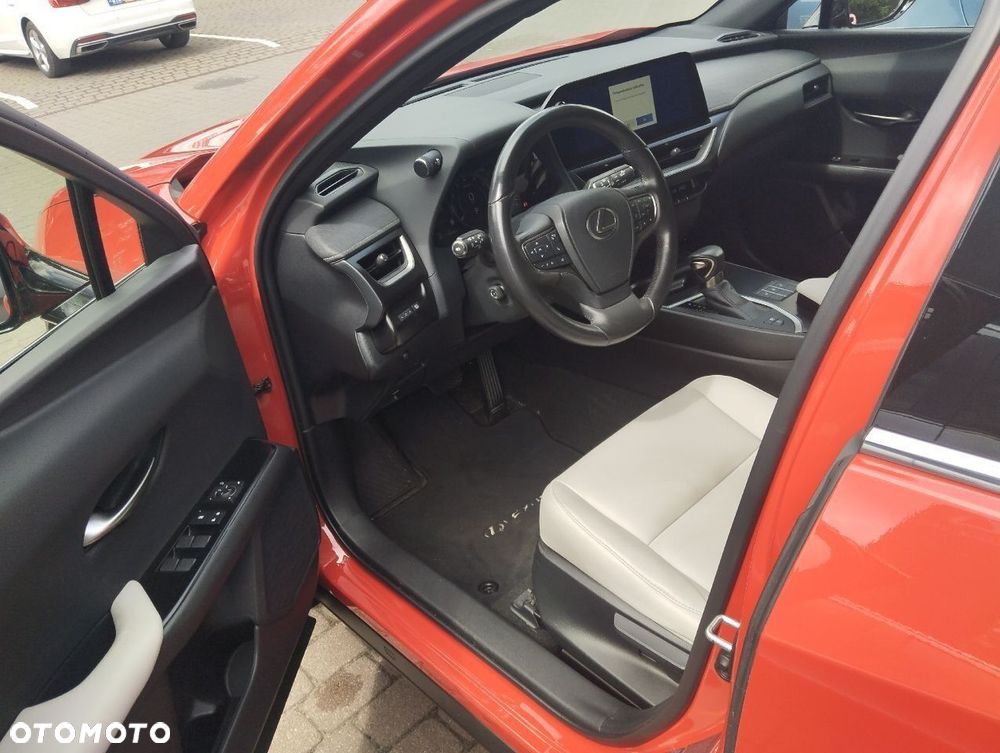 Lexus UX 250h GPF F Sport Design 2WD - 3