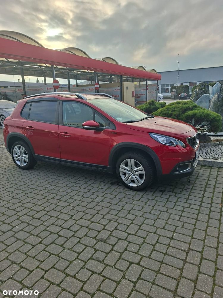 Peugeot 2008 1.2 Pure Tech GPF Signature S&S - 4