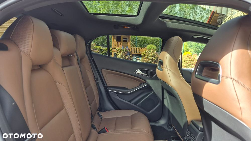 Mercedes-Benz GLA 200 7G-DCT AMG Line - 34