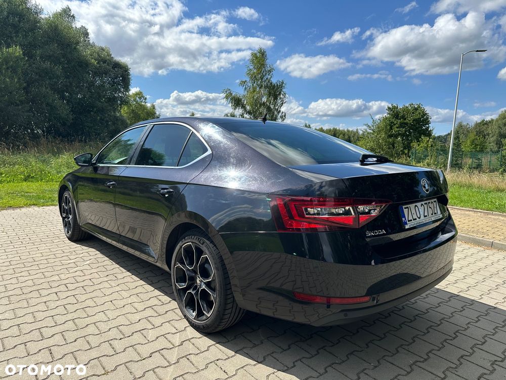 Skoda Superb ver-2-0-tdi-ambition-dsg - 17