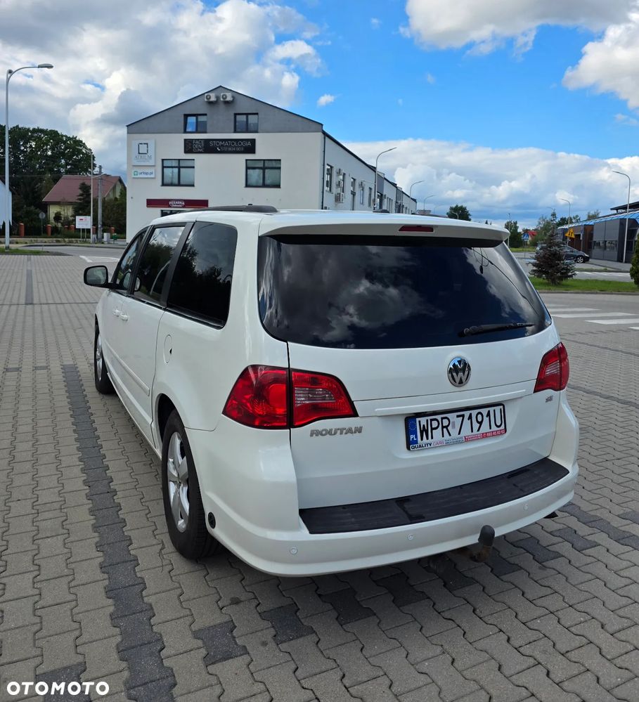 Volkswagen Routan - 3