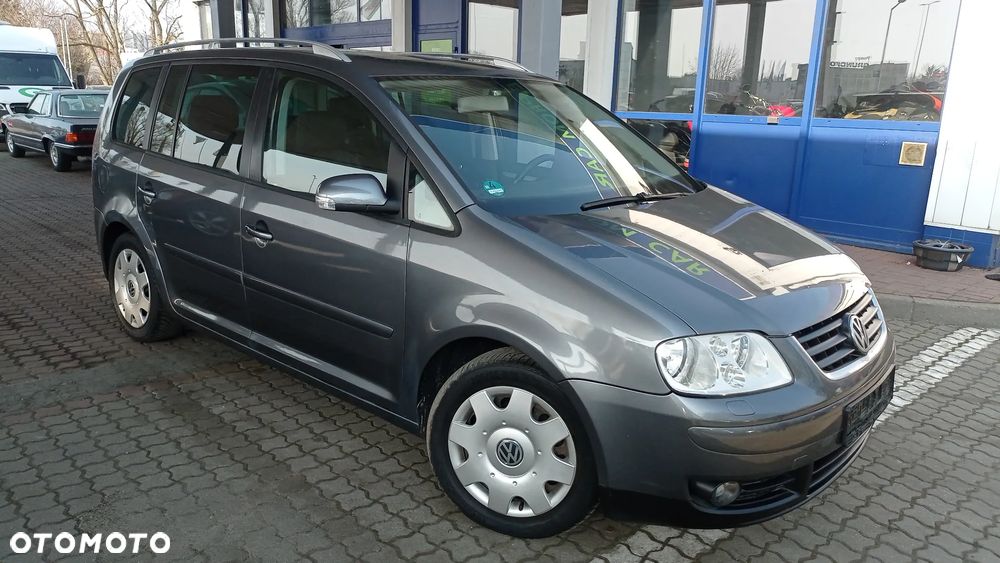 Volkswagen Touran 1.6 FSI Trendline - 21