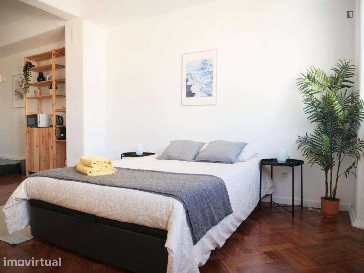 Quarto - localizado em Anjos Lisbon - Grande imagem: 2/12