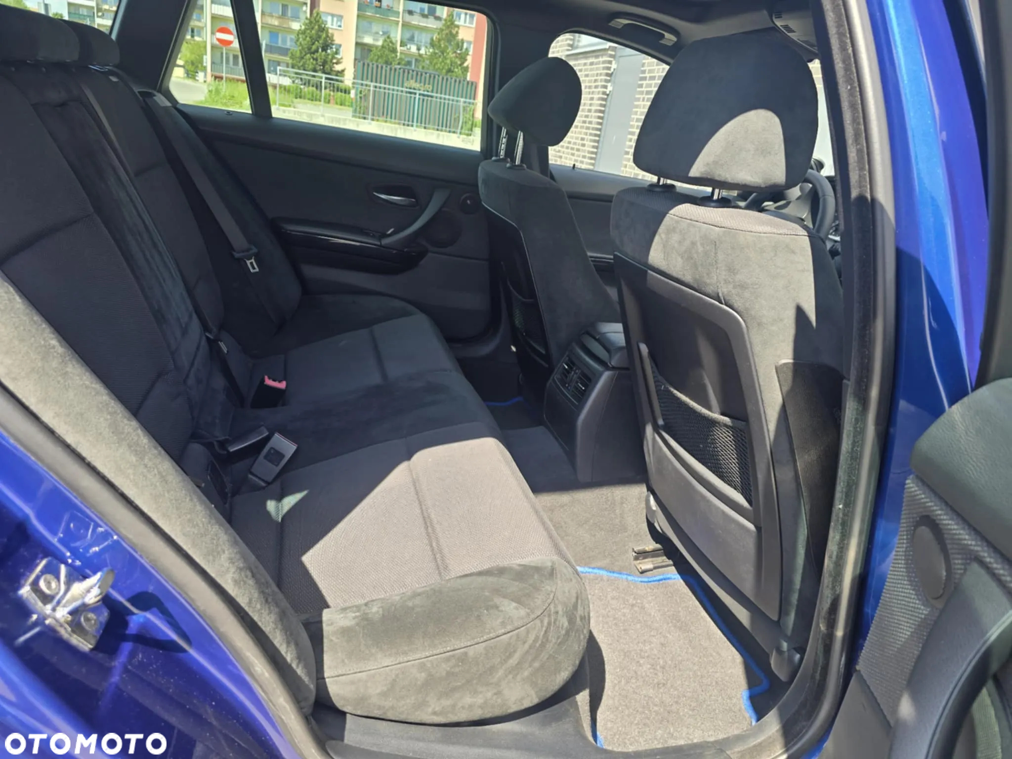 BMW Seria 3 330i Touring - 24