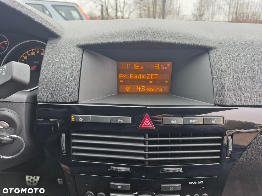 Opel Astra 1.6 Black&White - 28