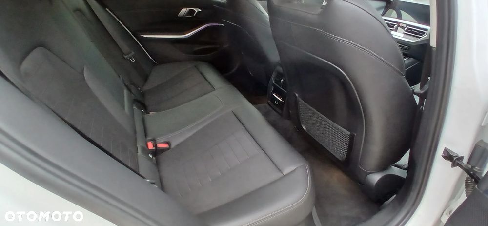 BMW Seria 3 320d Luxury Line - 11