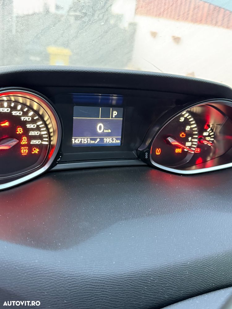 Peugeot 308 1.2 L PureTech Turbo S&S EAT8 Allure - 6