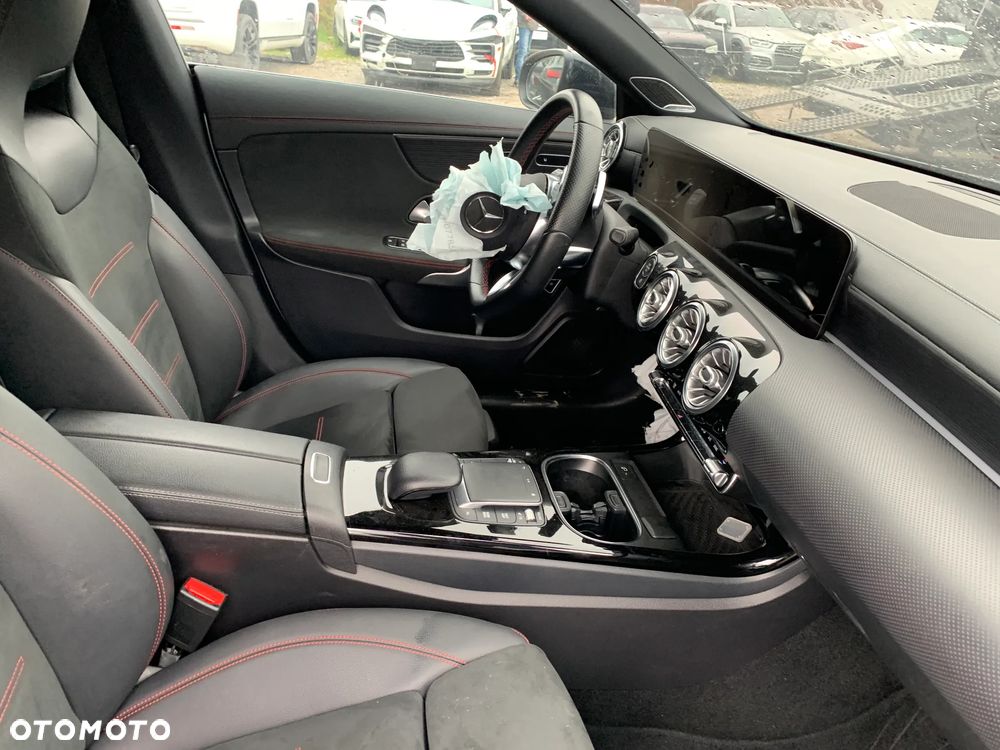 Mercedes-Benz CLA 250 4-Matic 7G-DCT - 12