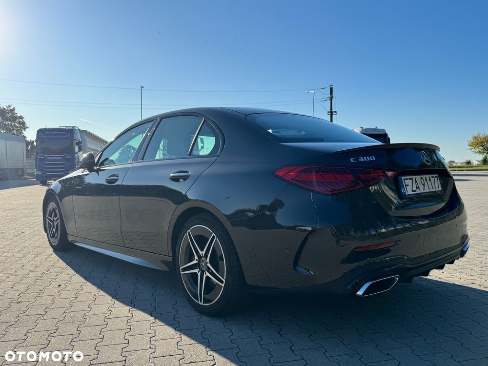 Mercedes-Benz Klasa C 300 4Matic T 9G-TRONIC AMG Line - 3