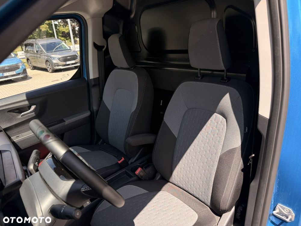 Ford Transit Courier - 19
