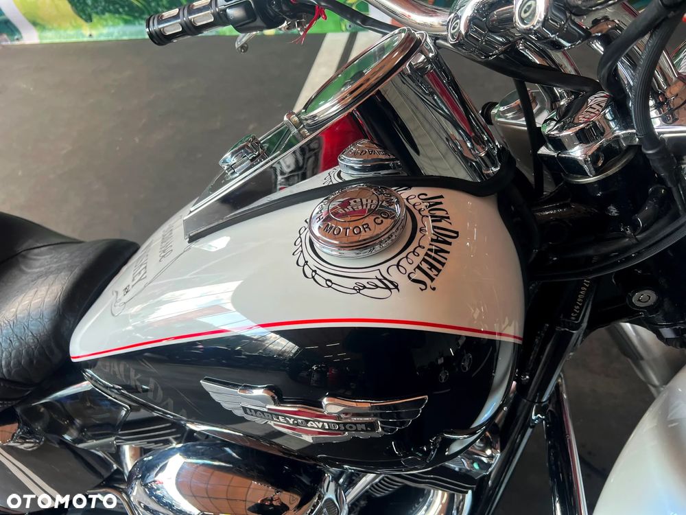 Harley-Davidson Softail Deluxe - 25