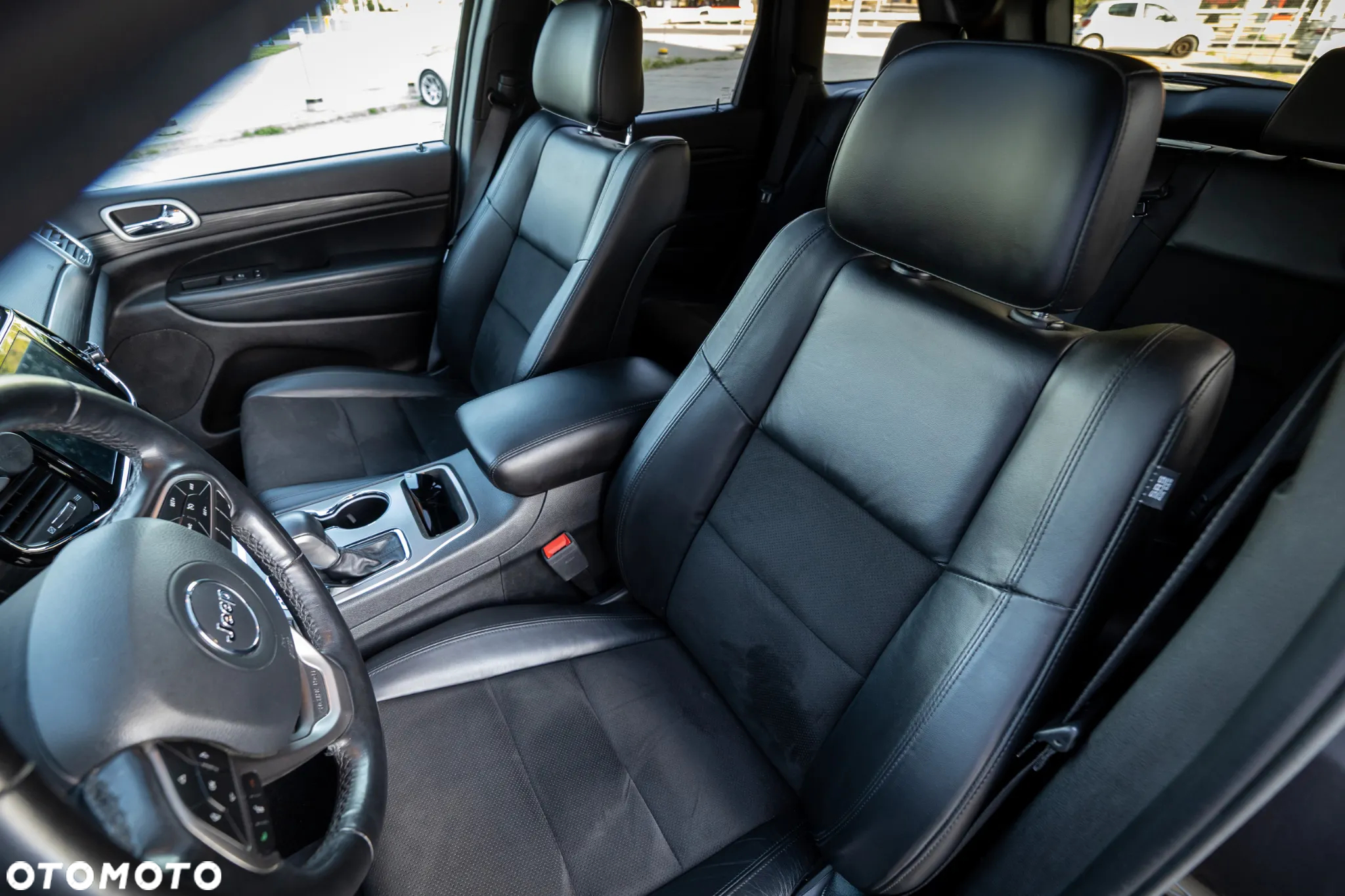 Jeep Grand Cherokee - 30