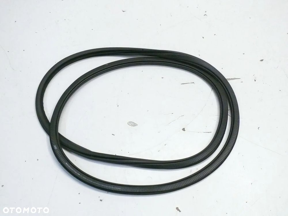 USZCZELKA DRZWI PRZEDNIA LEWA SKODA SUPERB 3V0 - 1