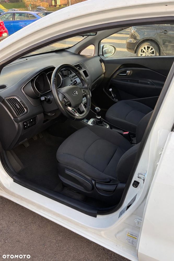 Kia Rio - 5
