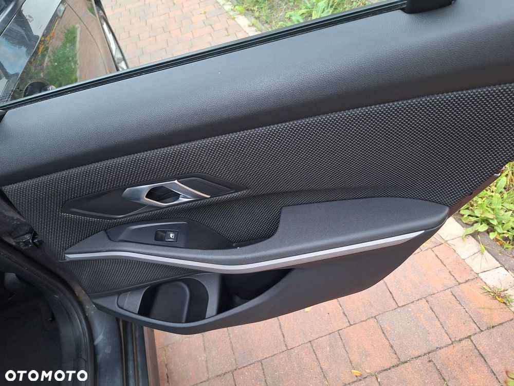 BMW Seria 3 320i Sport Line - 22