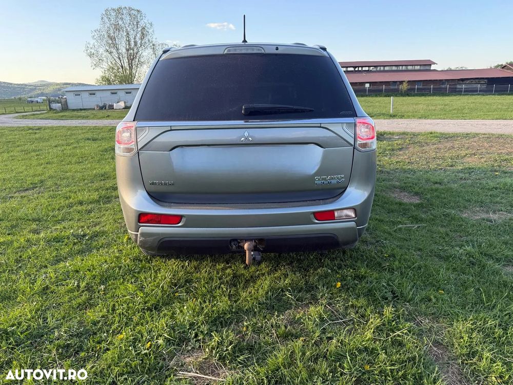 Mitsubishi Outlander 2.0 4WD Plug-In Hybrid - 5