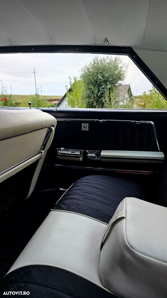 Cadillac Deville - 36
