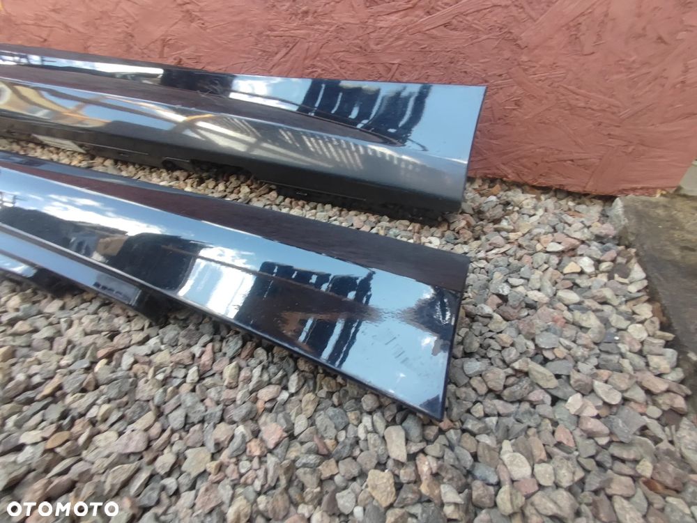BMW E81 / E82 / E88 ORYGINALNE NAKŁADKI NA PROGI LEWA / PRAWA W KOLORZE SCHWARZ II O NR.  51 77 7 046 348 / 51 77 7 046 347 OEM W DOBRYM STANIE - 7