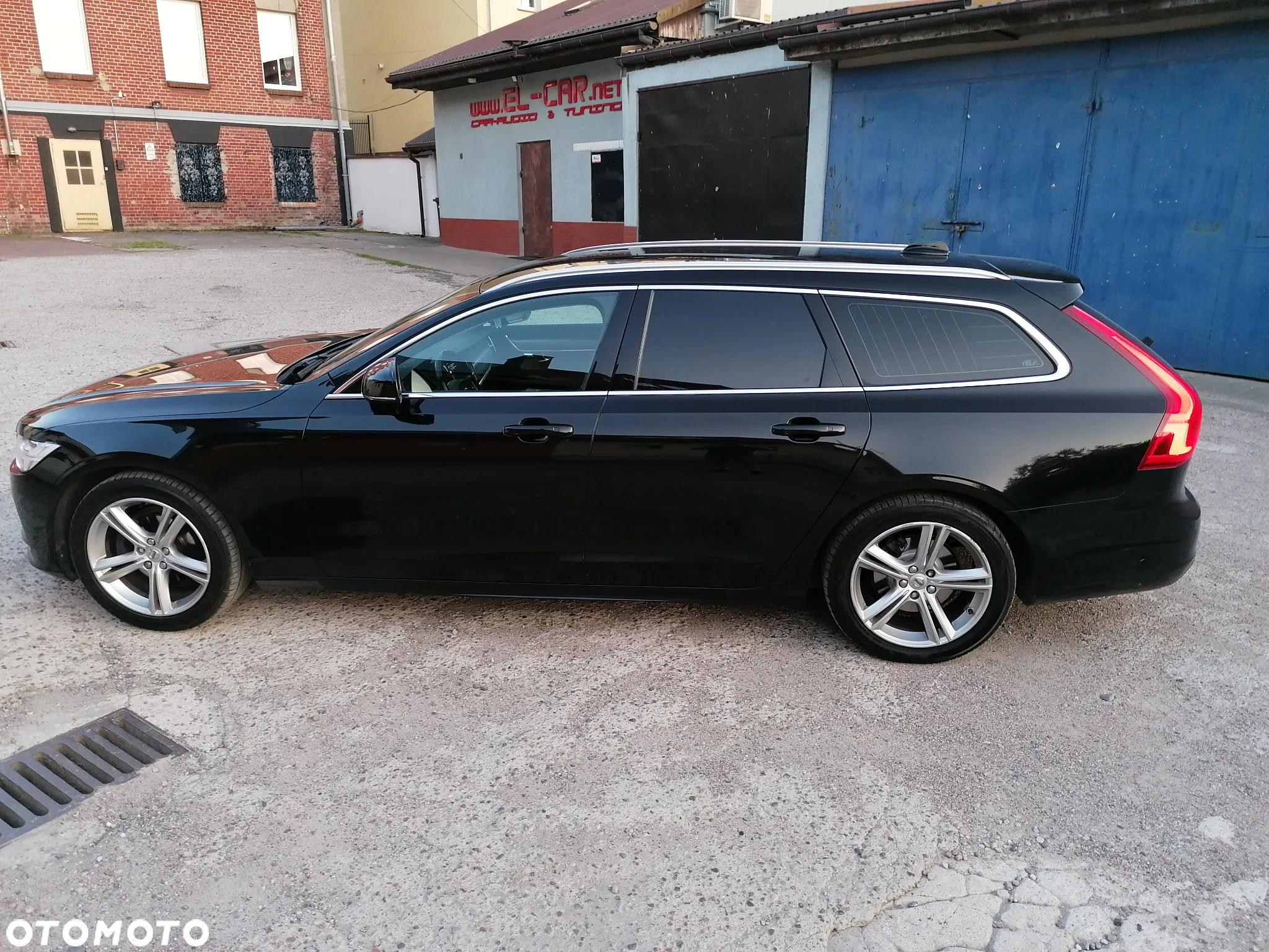 Volvo V90 D4 Momentum - 4