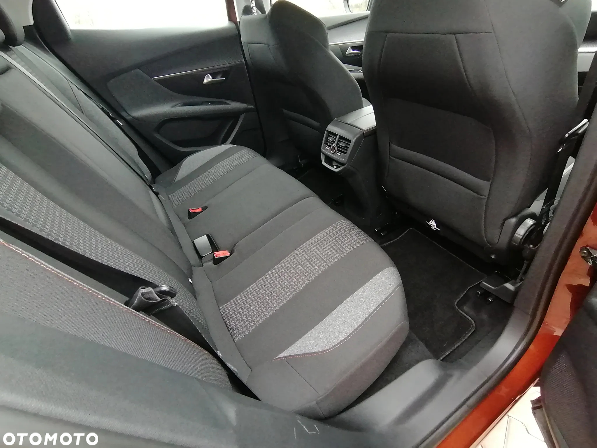 Peugeot 3008 1.6 BlueHDi Active S&S - 27
