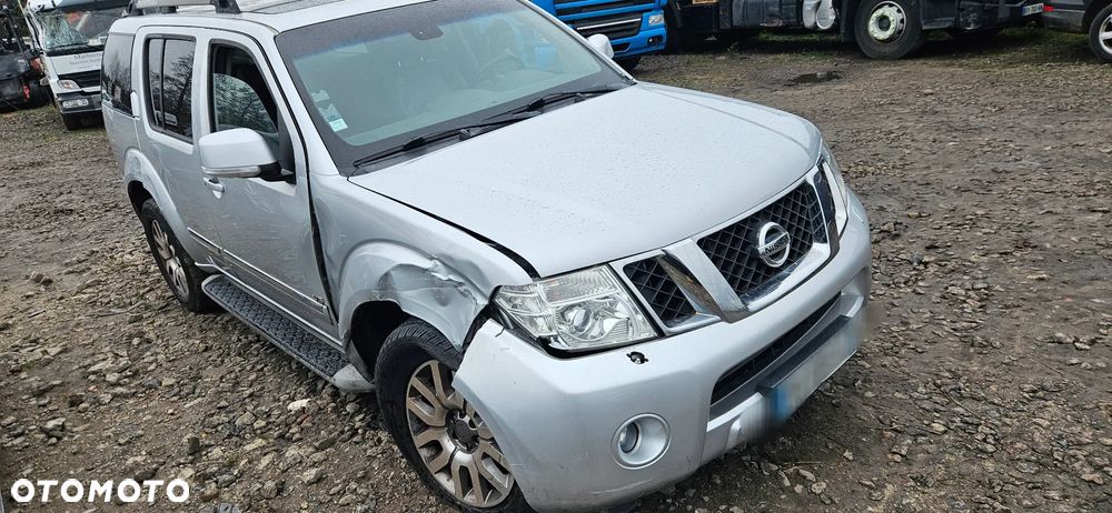 Nissan Pathfinder 3.0 D V6 LE EU5 - 9